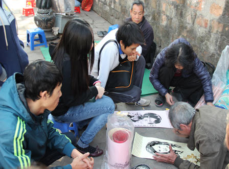 Người Hà Nội tấp nập xin chữ may mắn đầu năm